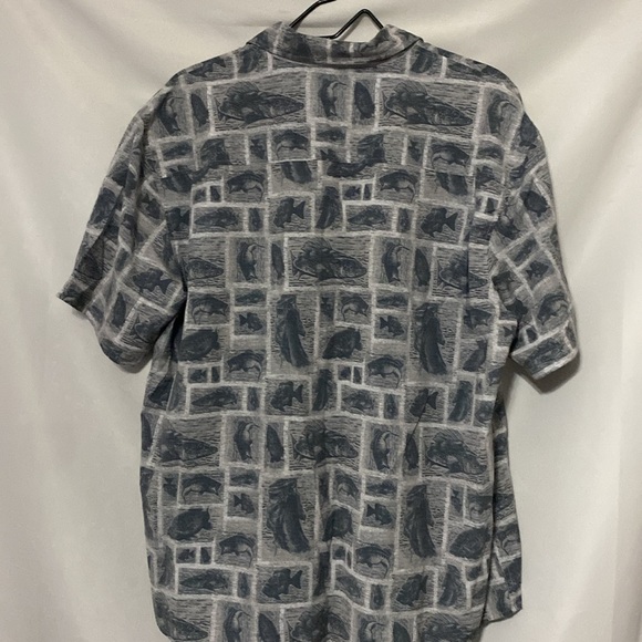 HUK FISHING MENS SIZE LARGE Gray Casual Button Down Shirt FISH DESIGN CLEAN - Picture 11 of 13